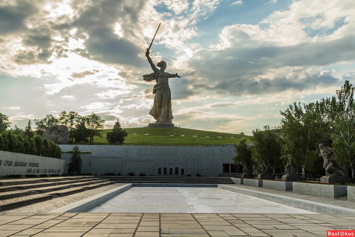 Списки мамаева кургана. Мамаев Курган Волгоград. Мемориальный комплекс Мамаев Курган. Мамай Курган Волгоград. Волгоград мемориальный комплекс на Мамаевом Кургане.