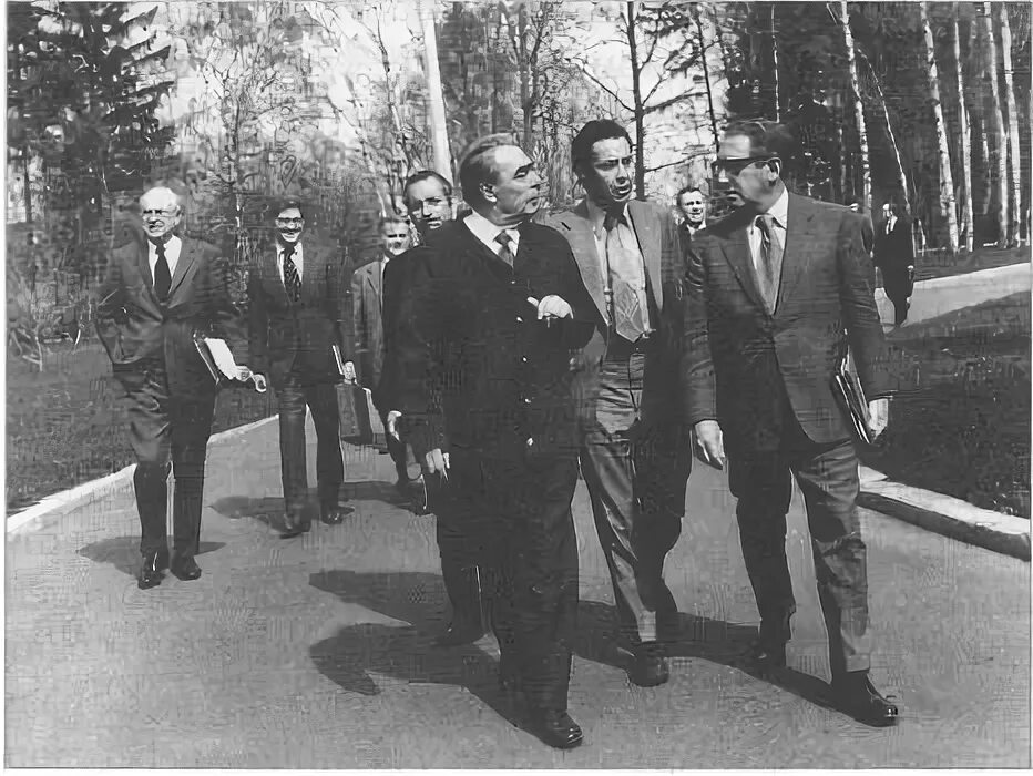 Григорян русский язык фото. Л. Суходрев язык мой друг мой. Громыко и рейган. Суходрев язык мой друг мой.
