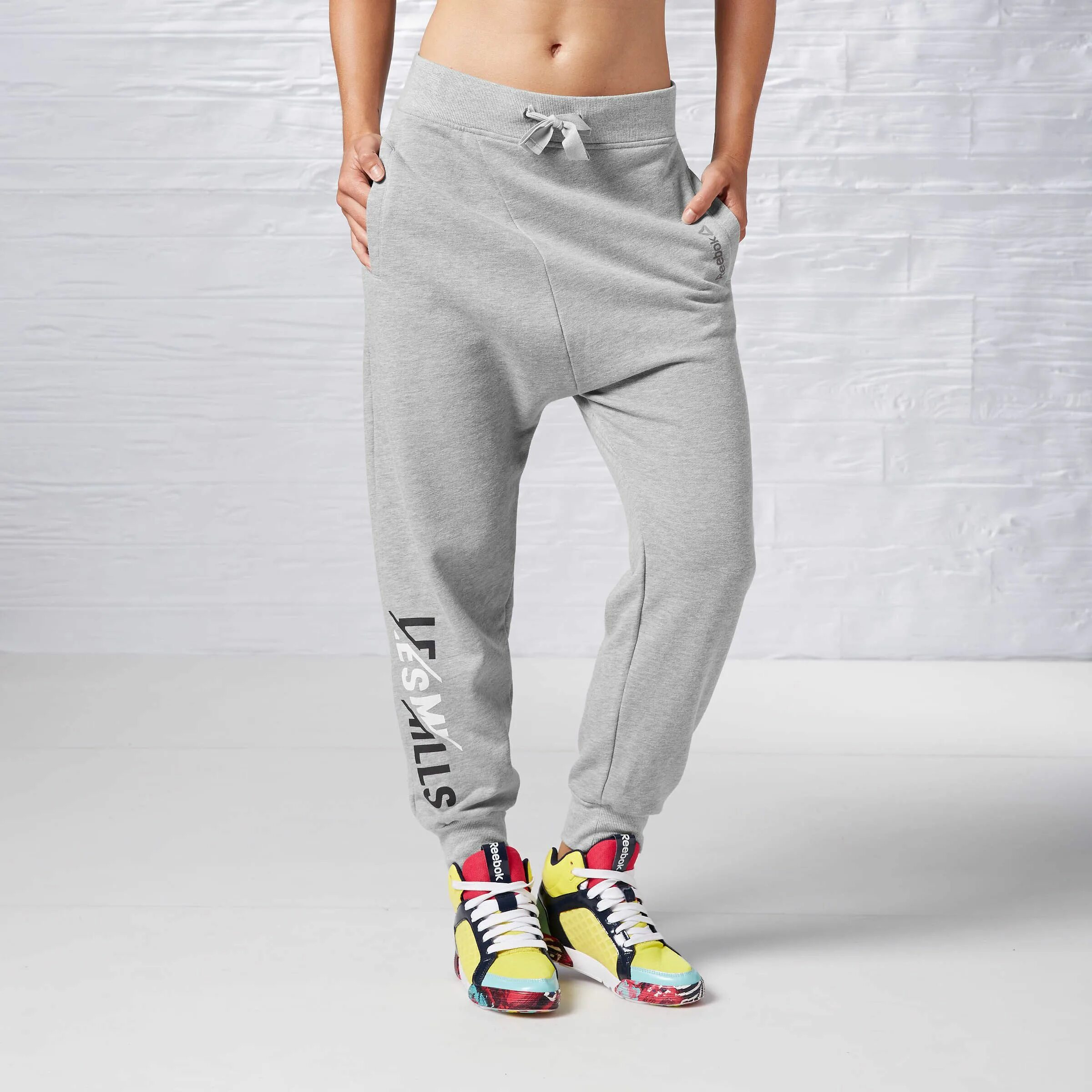 Спортивные штаны фото. Knit Pant Reebok женские. Les Mills Reebok Pants. Reebok Dance Knit Pant Reebok GB женские. Reebok штаны болоньки женские.