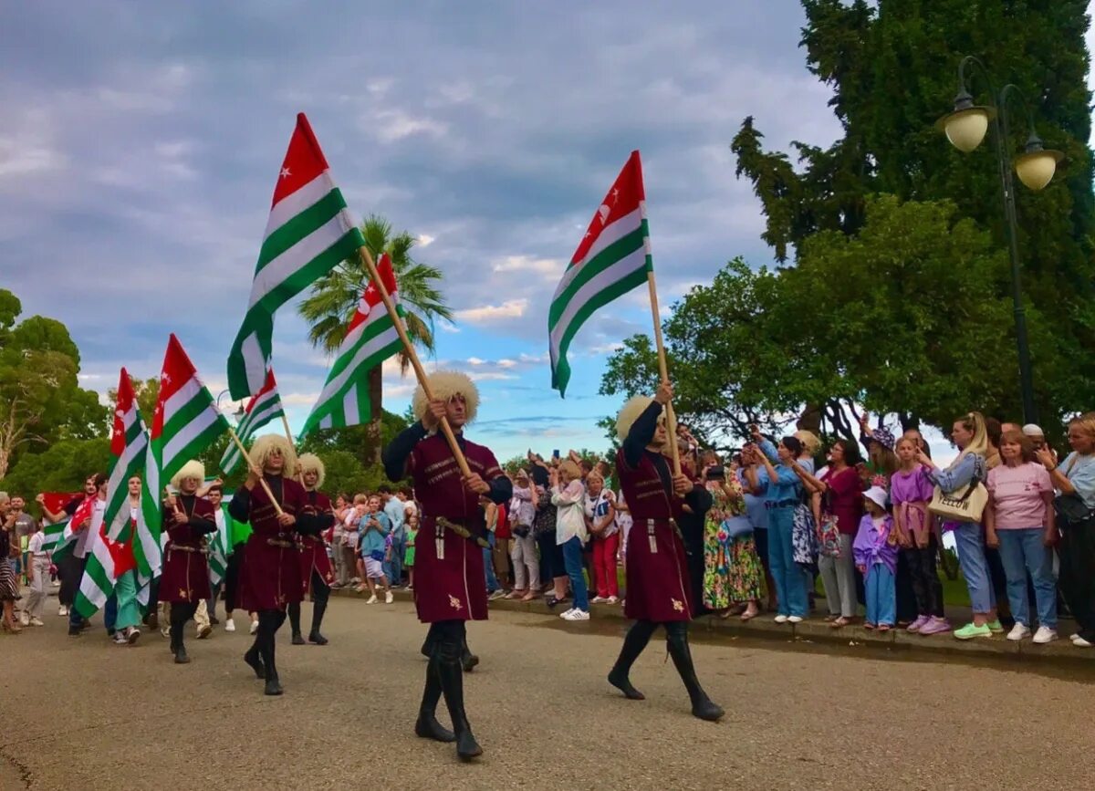 Абхазская республика. 23 Июля день флага Абхазии. Абхазия праздник флаги. День флага. День государственного флага - Абхазия.