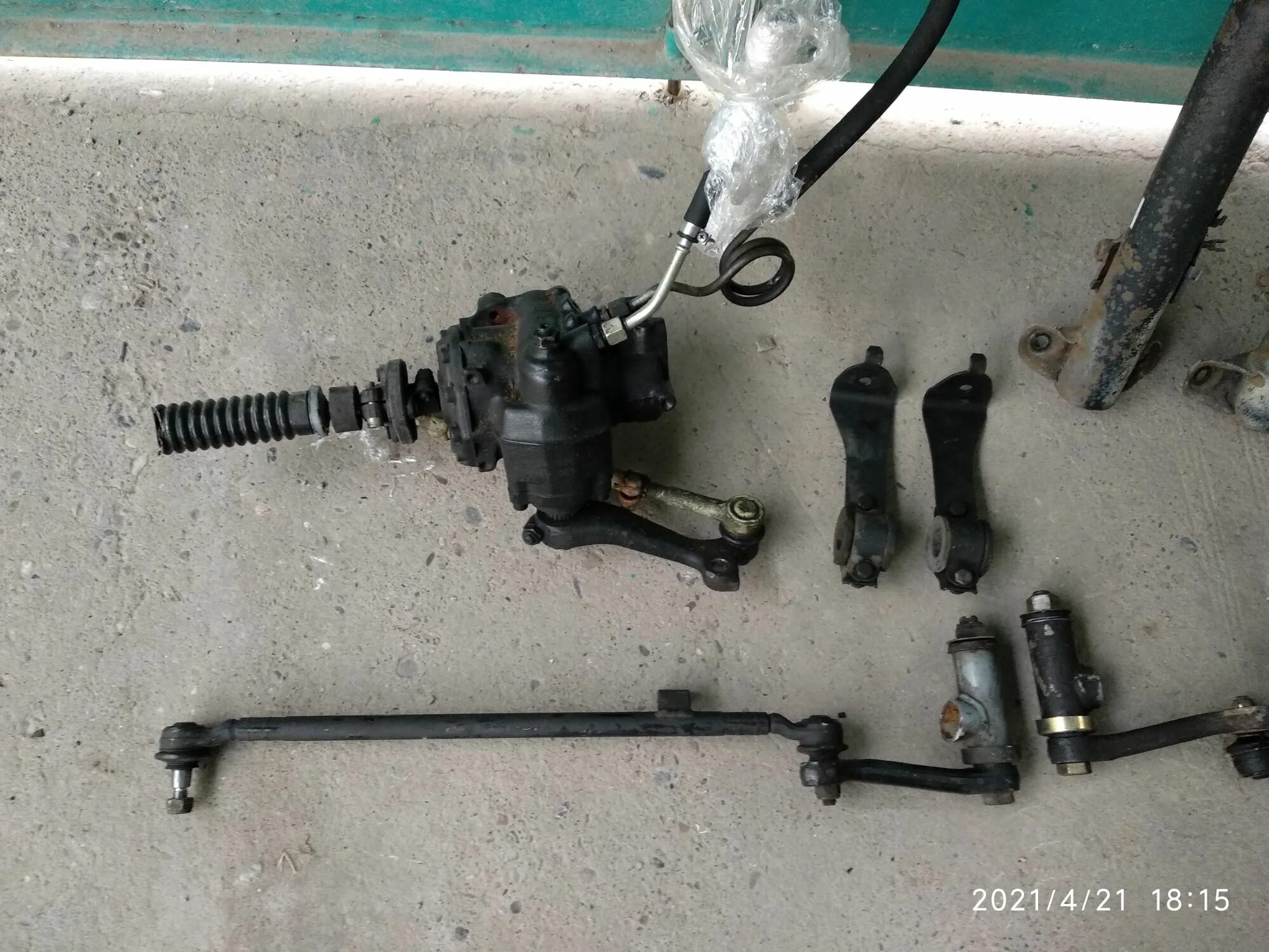 Рулевой механизм мерседес 124. Маятник мерседес 124. Рулевой редуктор мерседес 124. Рулевая колонка мерс 124. Рулевая система на мерседесе 609.