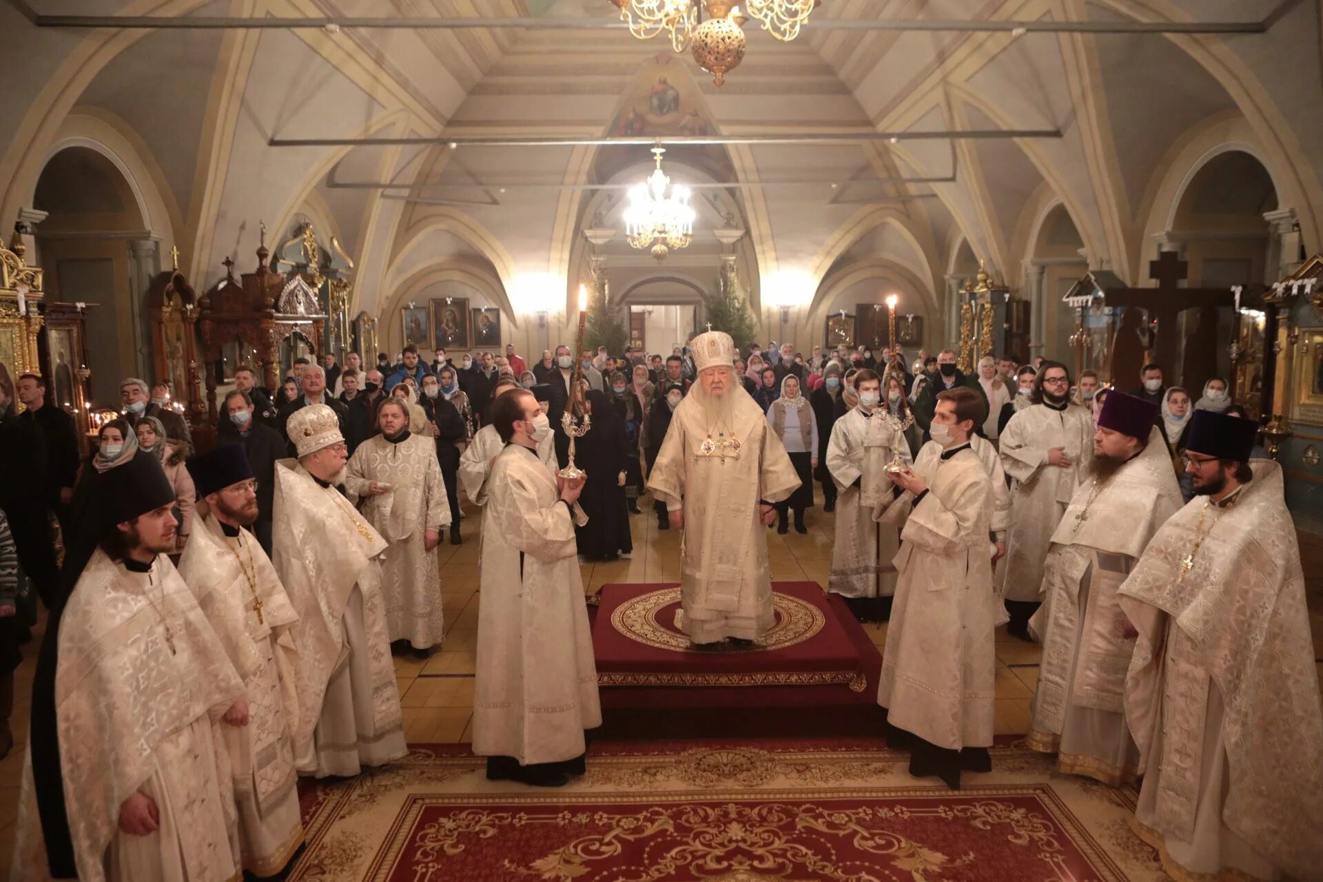 Новодевичий монастырь резиденция Ювеналия. Служба в Новодевичьем монастыре Рождества Христова. Новодевичий монастырь и митрополит. Литургия 29 июля 2012 Новодевичий монастырь.