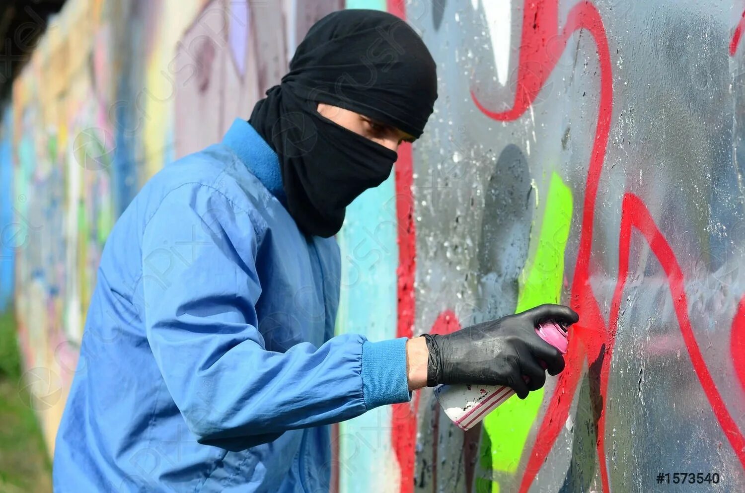 Вандализм картинки. Вандалы граффити. Вандалы граффити. Вандализм. Вандализм картинки.