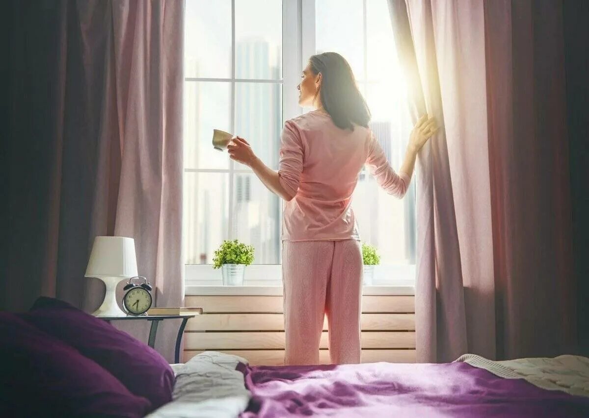 Как начать утро девушке. Утренние ритуалы. Здоровый сон. Как начать утро девушке. Девушка утром в кровати.