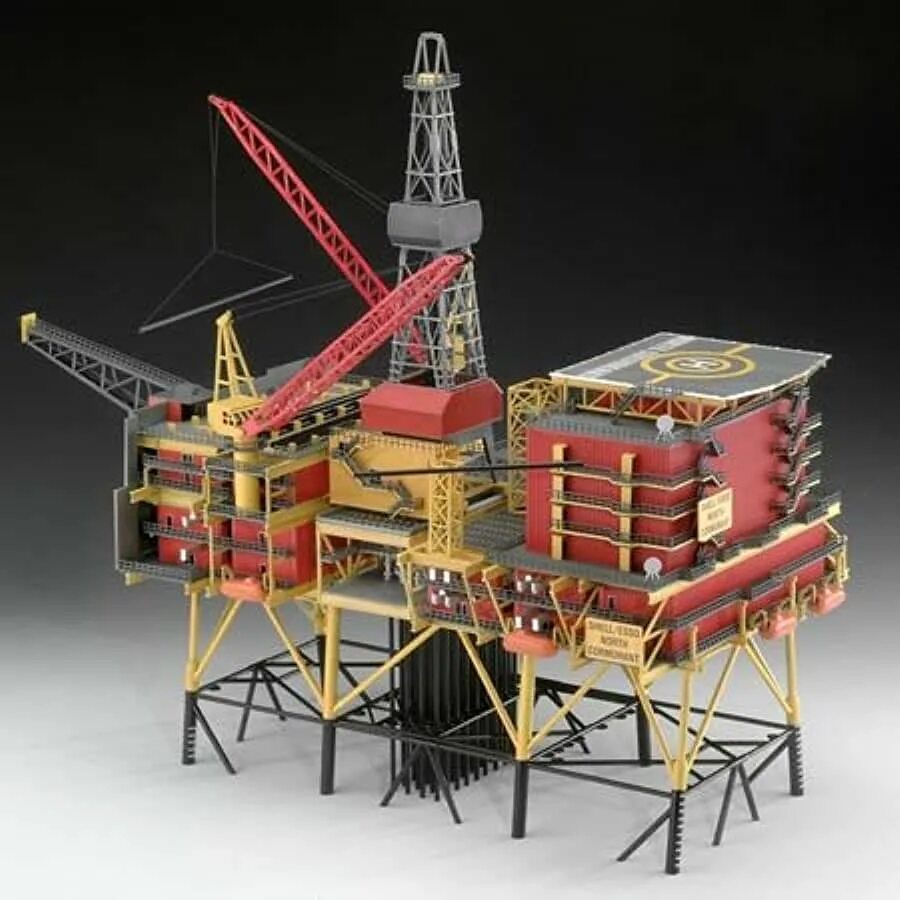 Модель буровой. 08803 Нефтяная платформа Северный Корморант Revell. Oil platform модель Revell. Модель буровой платформы Revell.