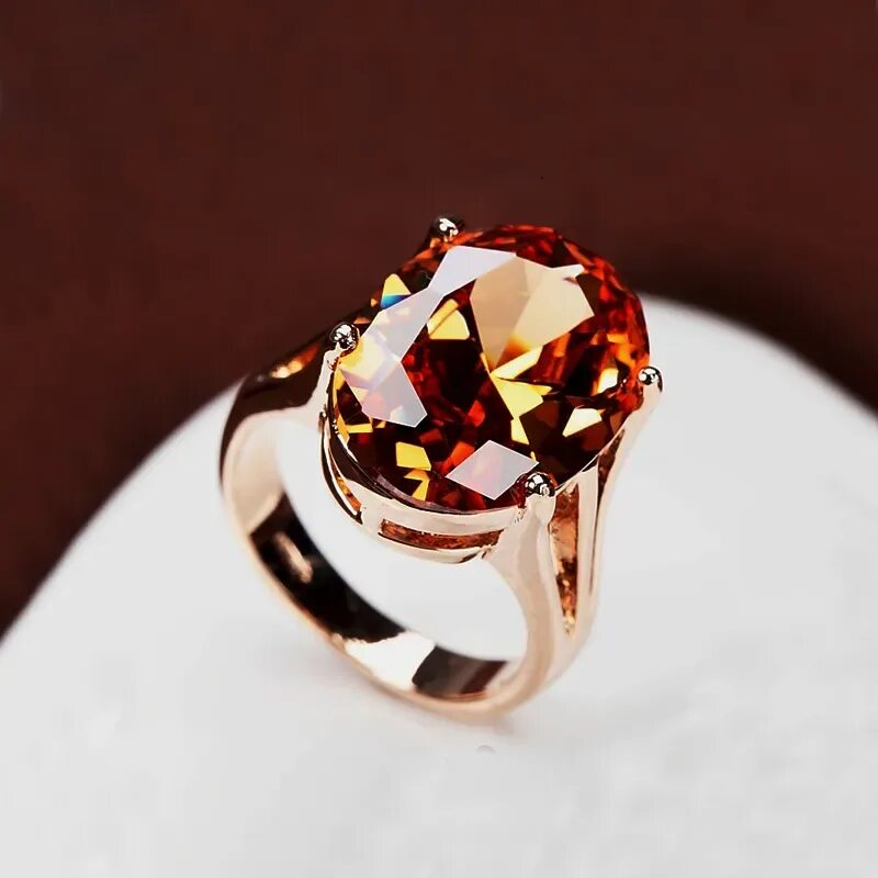 Купить женские кольца камнями. Кольцо с камнем. Кольцо с крупным камнем. Кольцо с крупным камнем золото. Перстень женский.