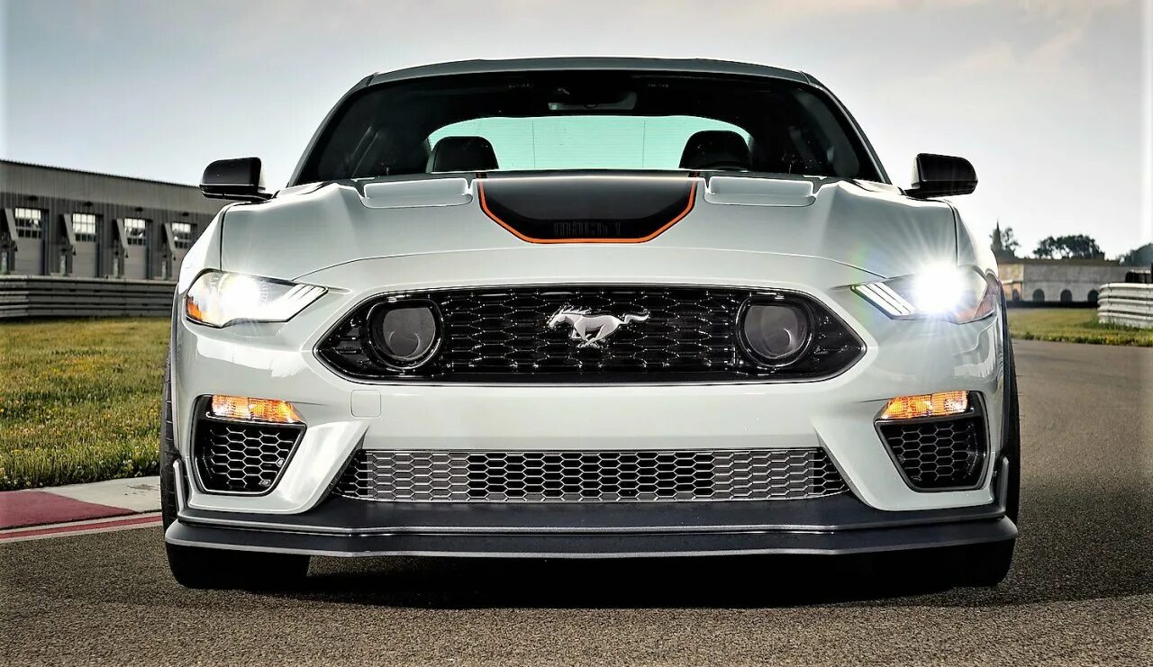 Сколько лет мустангу. Форд Мустанг 2022. Ford Mustang 2022. Форд Мустанг 2023. Новый Форд Мустанг 2022.