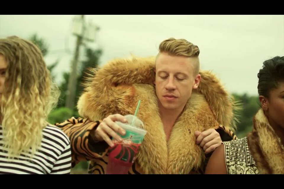 Thrift shop. Thrift shop Райан Льюис. Маклемор Thrift shop. Маклемор Thrift shop клип. Macklemore Ryan Lewis Thrift shop.