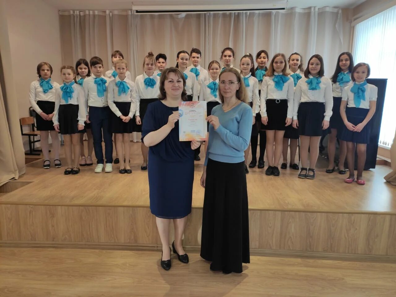 Название концерта флейтиста. Дши 5 программы. Школа искусств 5 дзержинск. Вертикальный фон для афиши новогоднего фортепианного концерта. Детская школа искусств №5 люберцы.