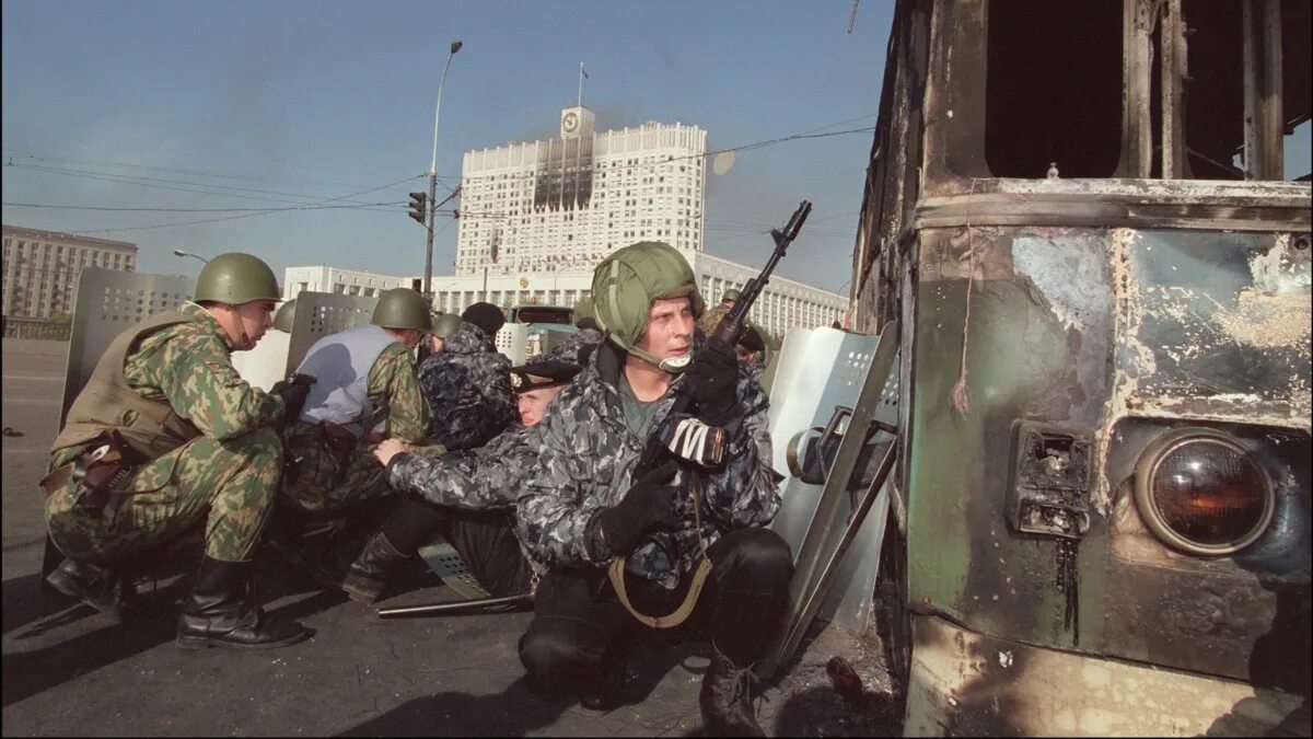 Бератон березники. Путч 1993 белый дом. Омон октябрь 1993. 10 июня 1993. 3-4 октября 1993 штурм останкино.