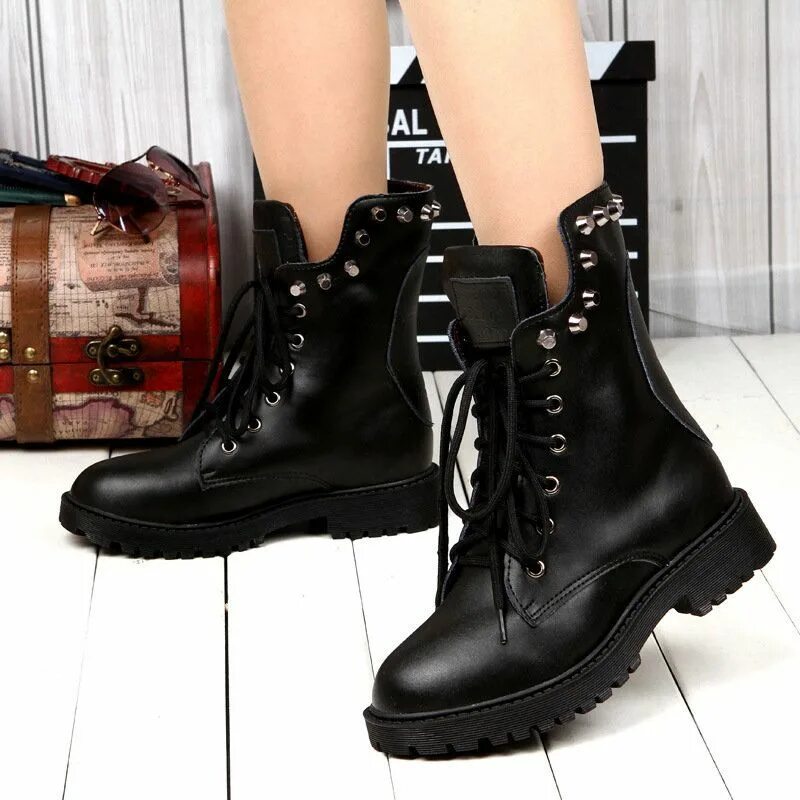 ботинки celine женские на шнуровке. берцы обувь женская. берцы ranger black 12. ботинки на шнуровке высокие черные готика. обувь берцы женские 2021.