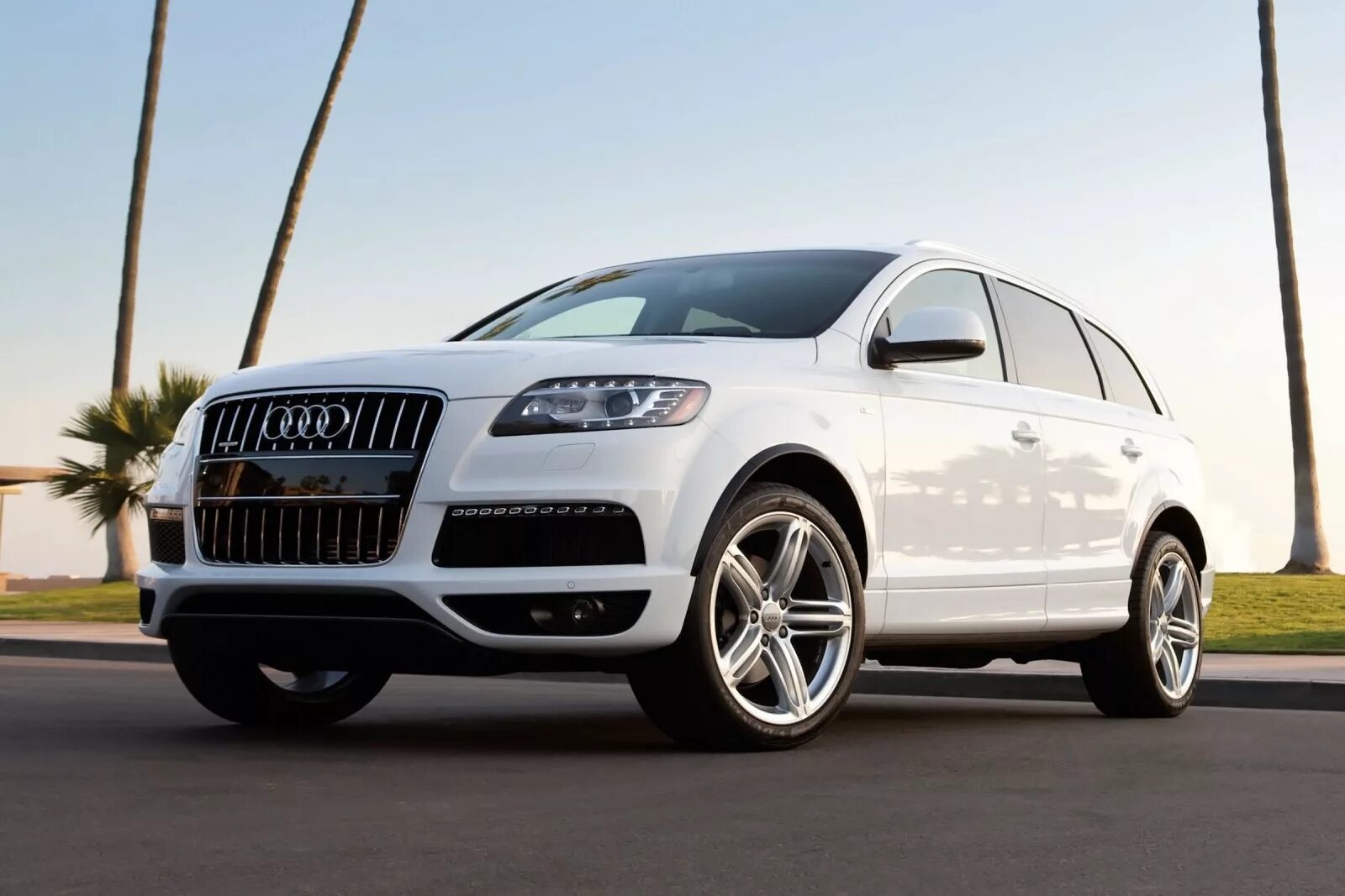 Ауди ку7 дизель 3. Audi q7. Audi q7 Sport. Audi q7 2013. Audi q7 q7 2013.