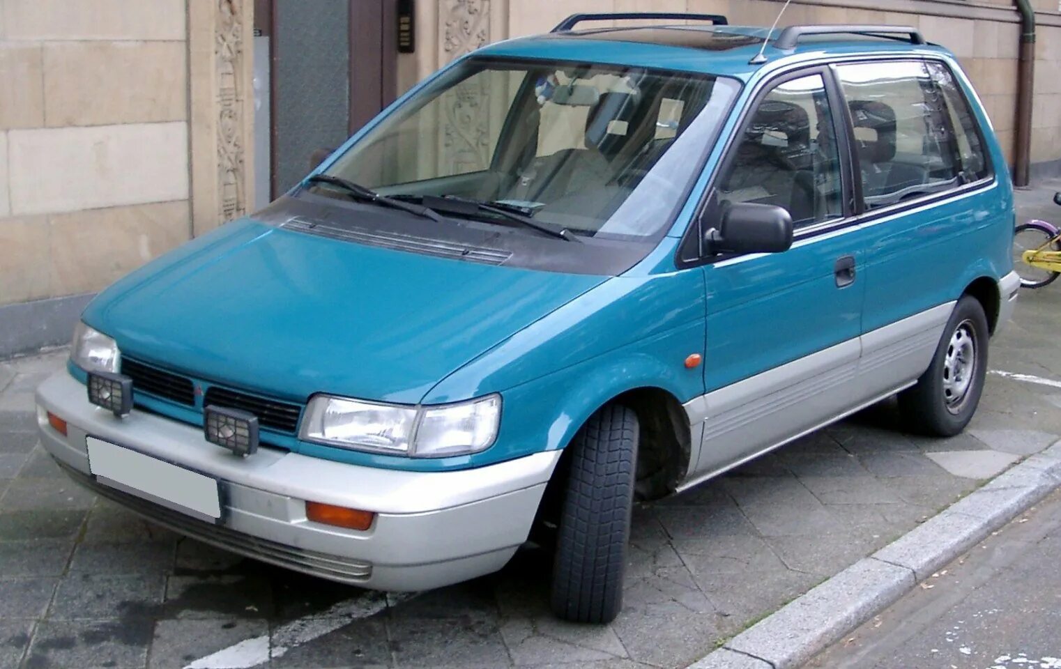 Митсубиси раннер купить. Mitsubishi Space Runner 1991. Mitsubishi Space Runner, 1993. RVR Mitsubishi Space Runner. Mitsubishi Space Runner 1.