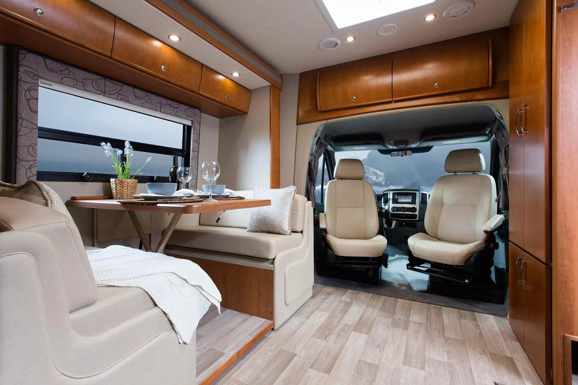 Mercedes-Benz Sprinter автодом салон. Mercedes Sprinter Camper van Interior. Мерседес Спринтер 2020 автодом. Автодом Мерседес Hymer.