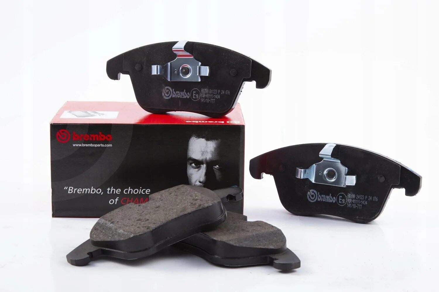 Купить колодки брембо. P24061 BREMBO колодки тормозные 2012г. Колодки тормозные дисковые (BREMBO) p24061. Тормозные колодки BREMBO p85144 передние. BREMBO P 06 035 колодки тормозные дисковые передние, комплект.