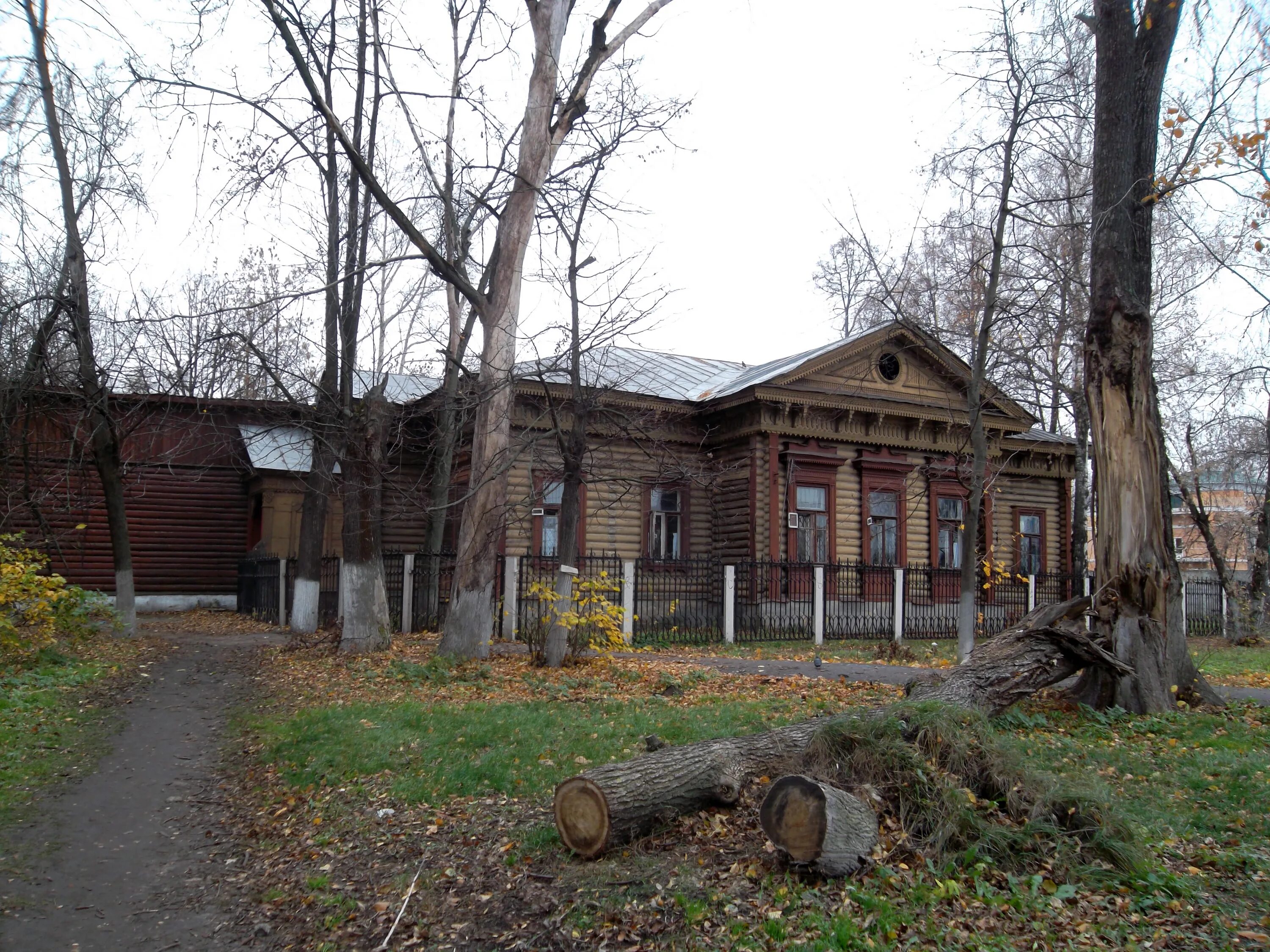Первая городская орехово. Дом свешникова орехово-зуево. усадьба оглоблина в орехово-зуево. дом свешникова в орехово-зуеве. орехово зуево усадьба свешникова.