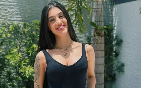 Bia Miranda é detonada na web por dançar funk em trabalho de parto Daniel N...