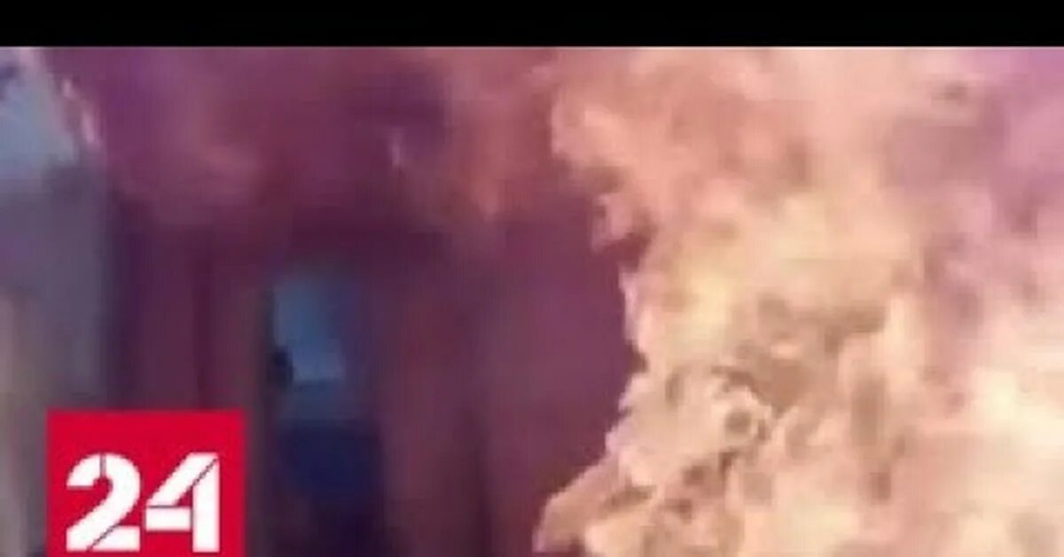 Упал лицом в кипящее масло видео. Кипящее масло. вода в кипящее масло видео. кипящее масло вылили на человека. чувак спалил кухню кипящим маслом.
