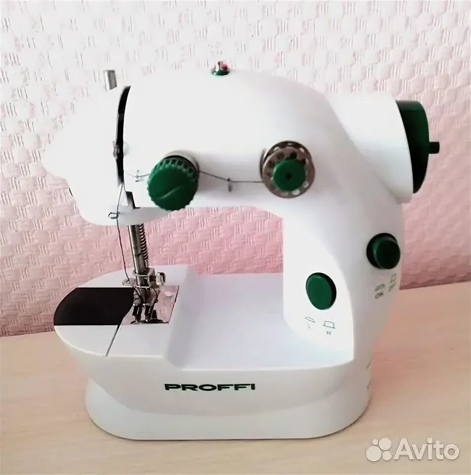 Портативная мини швейная машинка mini sewing machine. Ручная машинка для шитья. Мини ручная швейная машинка spring come. Ручная швейная машинка гном престиж. Швейная машинка vlk napoli 2750.