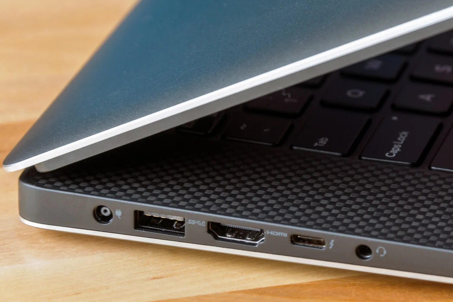 Thunderbolt 3/USB-C порт. Thunderbolt 3 разъем. Thunderbolt 4 Laptop. Тандерболт разъем в ноутбуке.