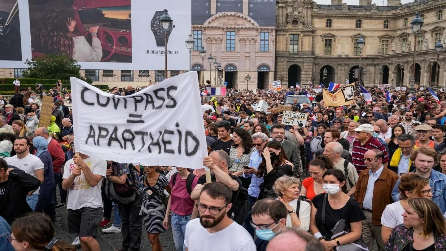 Protest against. Протесты во Франции. Жители Франции. Протесты во Франции 2010.