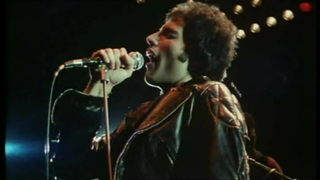 Ю ми нау песня. Queen - don't stop me Now (1979). Dont stop me Now куин. Queen don't stop me Now Фредди. Queen don't stop me Now обложка.