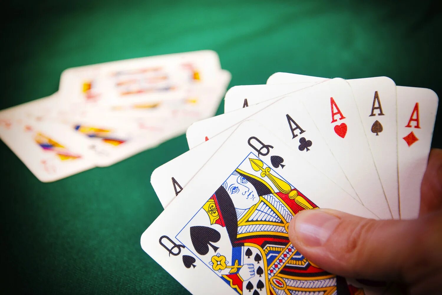 карточки для игры в дурака. интересные карточные игры для детей. карты игровые. играющие карты. игра в карты.