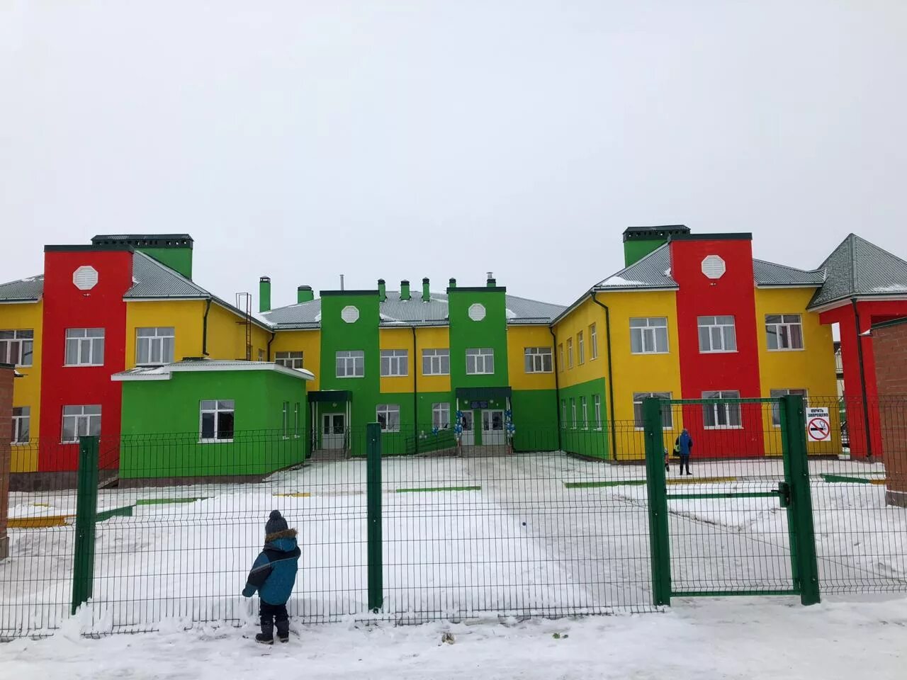 Дом возле садика. Детский сад в Челпан город туциазы.