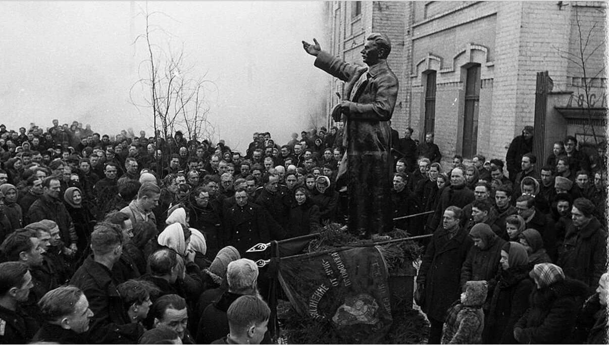 Площадь прощания. Похороны Сталина 1953. Сталин 1953 похороны. Похороны Сталина фото.