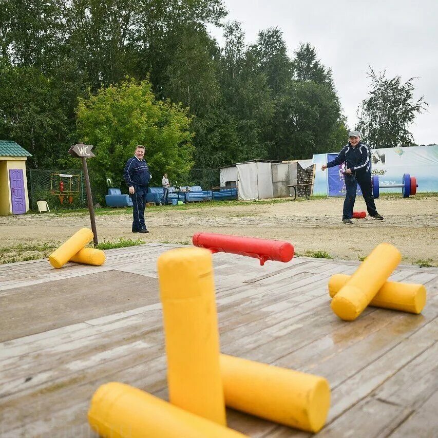 Городки развлечение. Игра городки. Мягкие городки. Городки для детей. Аттракцион мягкие городки.