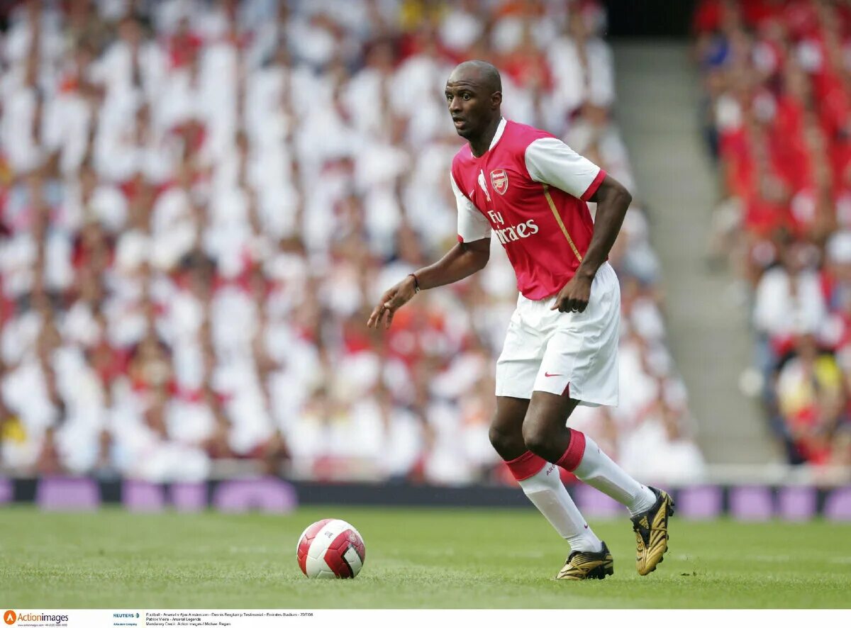 Patrick vieira. Патрик виейра кристал пэлас. Patrick vieira 1998 arsenal. Patrick vieira arsenal. Патрик виейра футболист.