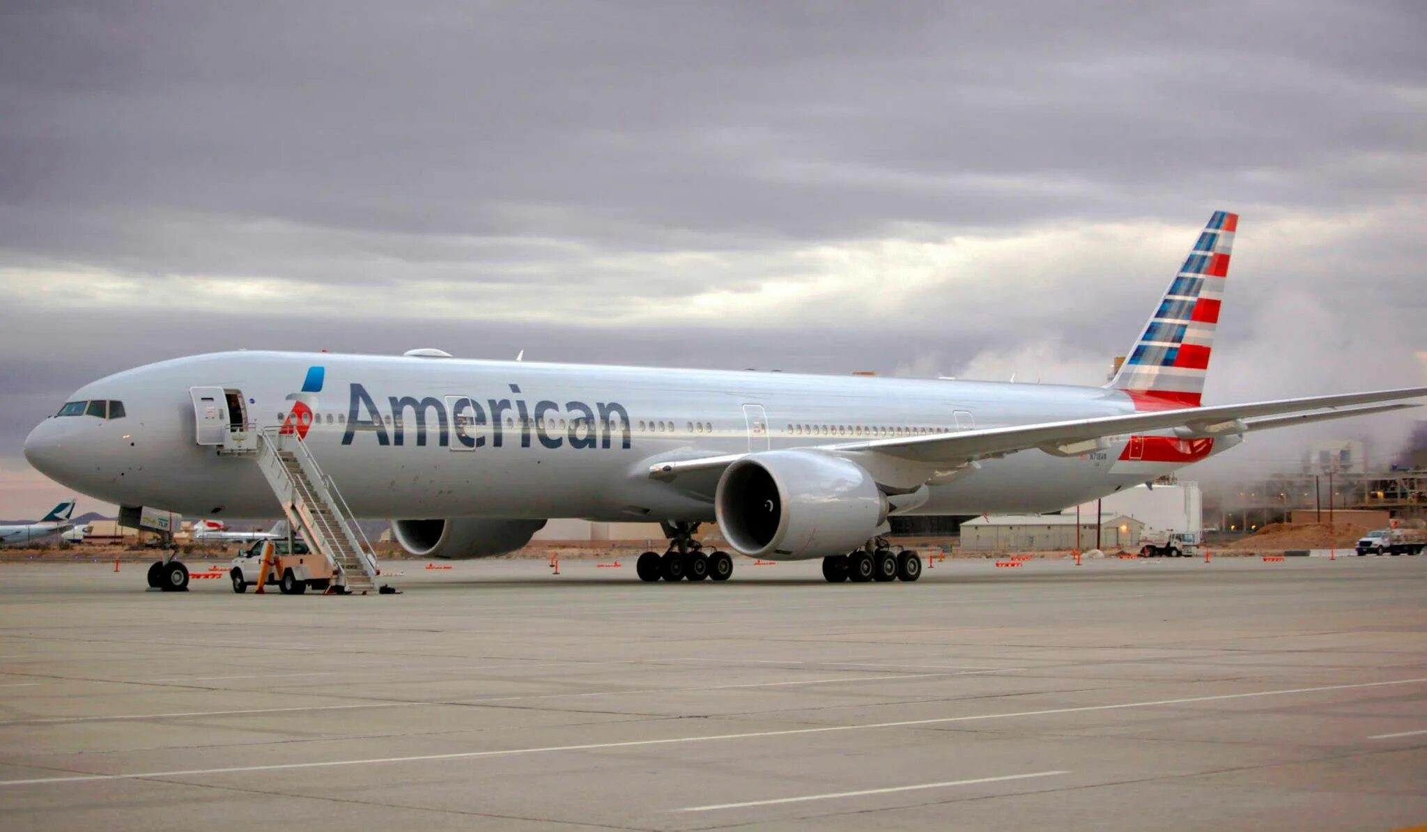 Рейс american airlines. Американ Аирлинес самолеты. Американские авиалинии (American Airlines) США. Пассажирский американский самолет Американ Эйрлайнс. Американ Эйрлайнс 1990 самолеты.