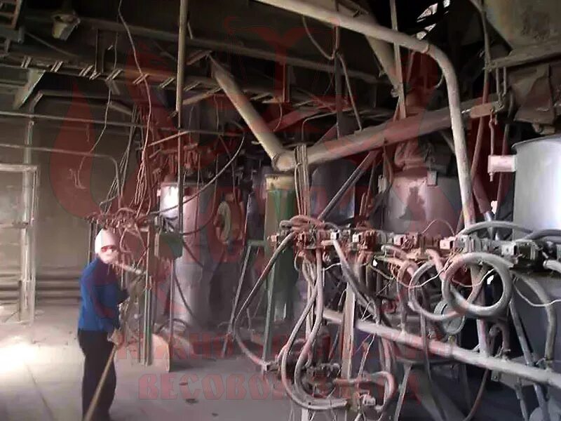Старый станок. Дип 600 токарный станок. Старые котельные. Старый завод. Устаревшее оборудование.
