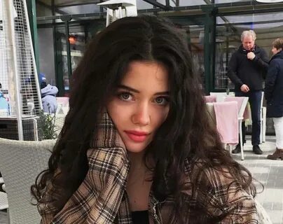 How Vanessa Reinhardt Age Influences Her Career.
