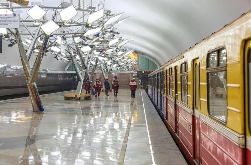 Метро никулино. Сокольническая линия (станция тропарево). станция метро тропарево. тропарево станция метро москва. станция метро тропарево фото.