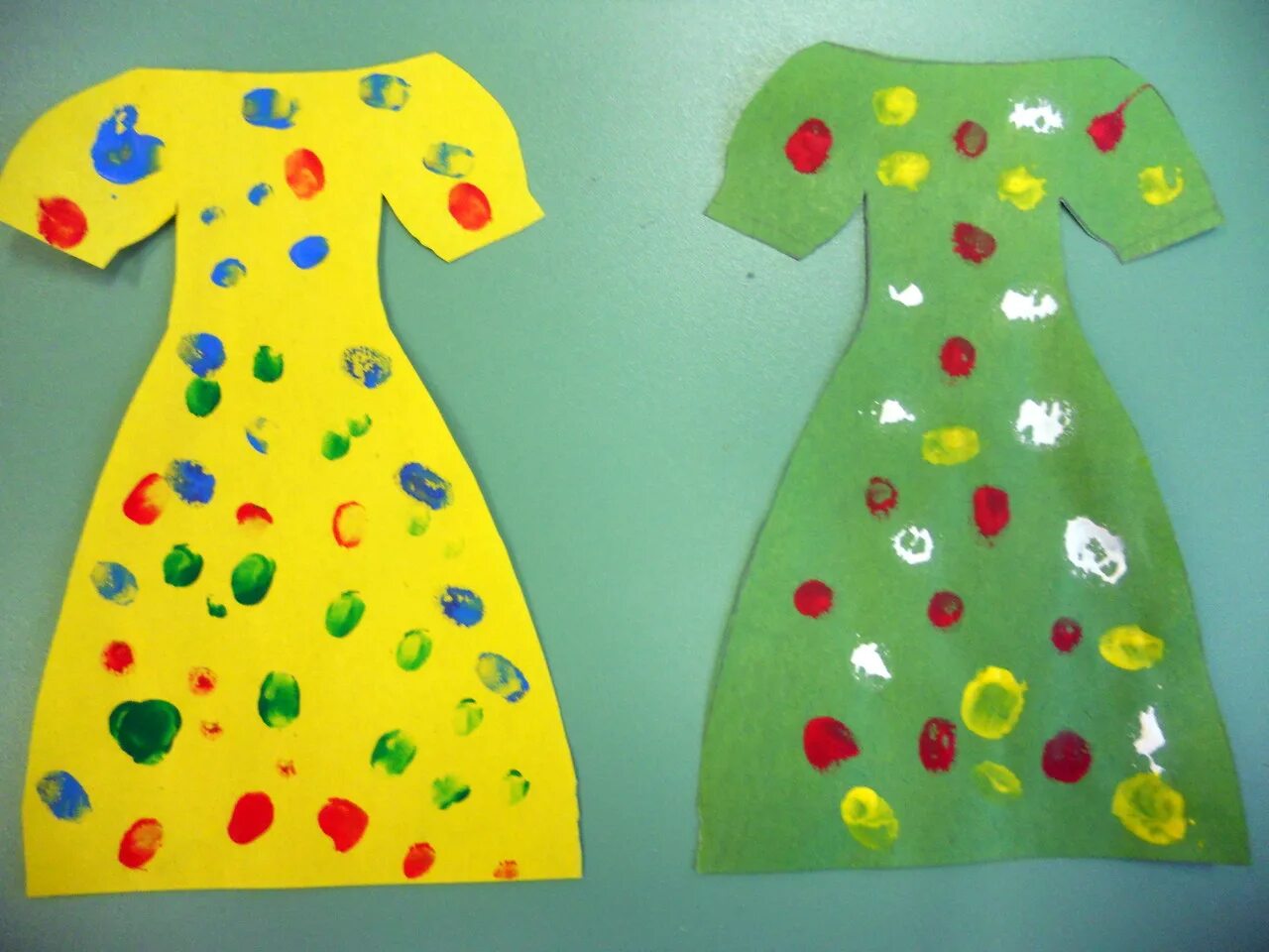 Занятие одежда средней группы. Аппликация на платье. Рисование платья в средней группе. Платья для рисования в детском саду. Поделка платье для мамы.