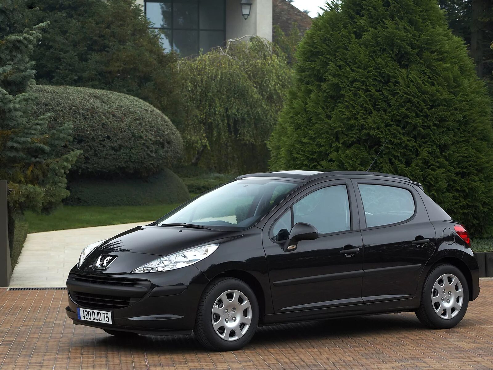 Peugeot 207 2009. Машина пежо 207. Пежо 207 св. Машина пежо 207. Пежо 300000.