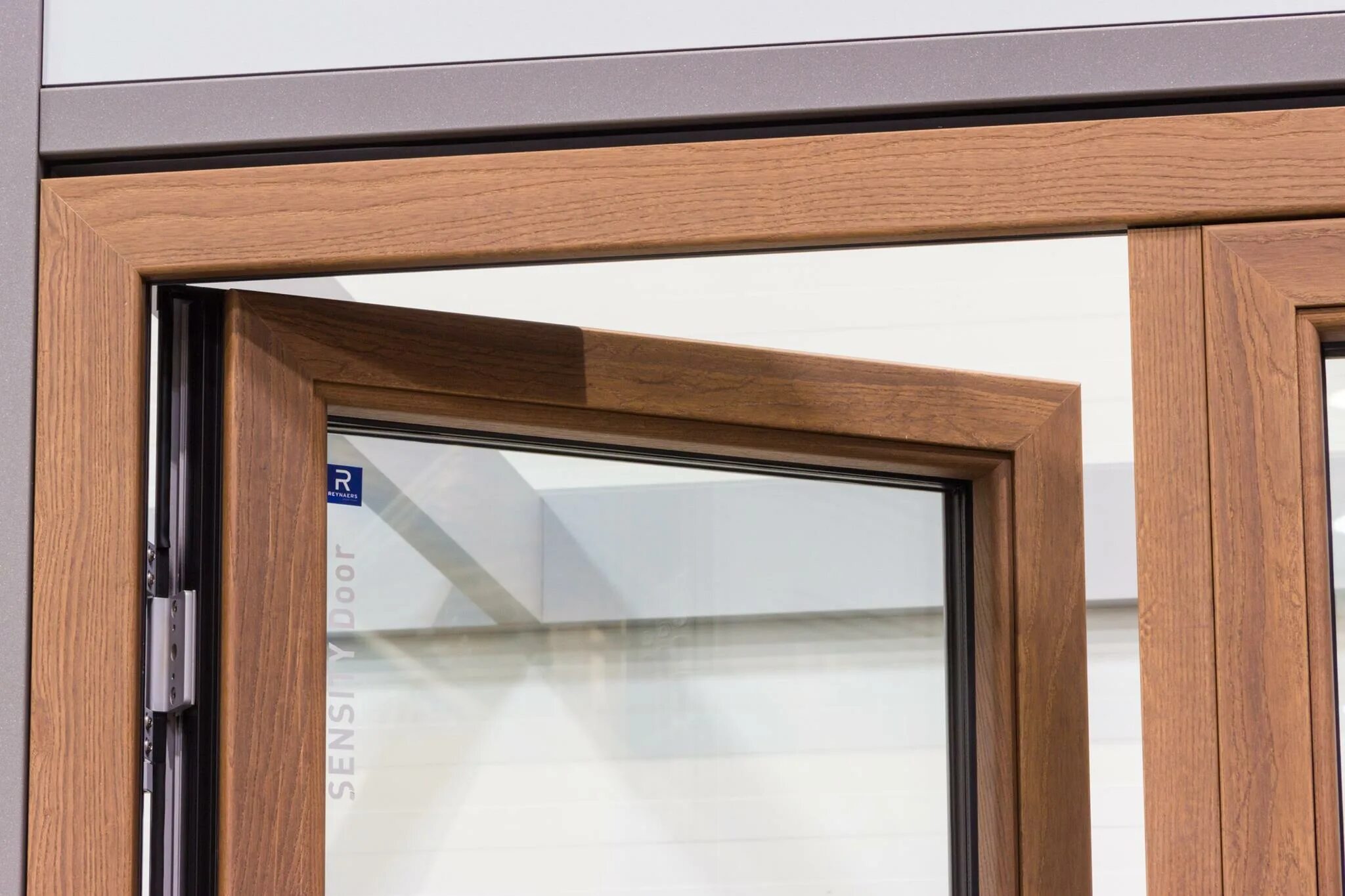 дерево-алюминиевые окна unilux. дерево-алюминиевые евроокна. алюминиево деревянные двери. фурнитура для деревянных окон со стеклопакетом. алюминиево деревянные двери.