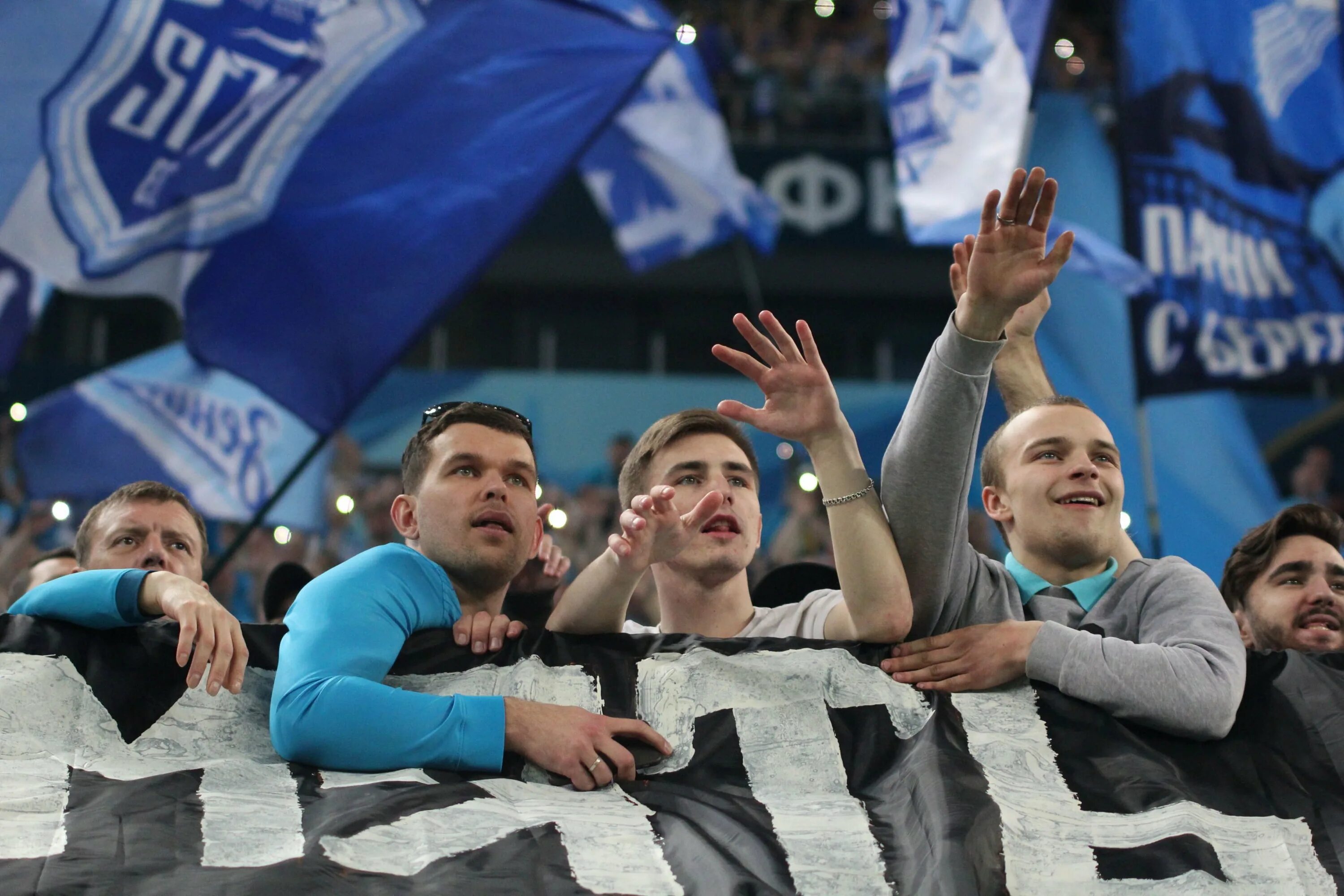 Мнение фанатов. Мнение фанатов. Мнение фанатов. Формула 1 болельщики. На рфс реакция адекватная.