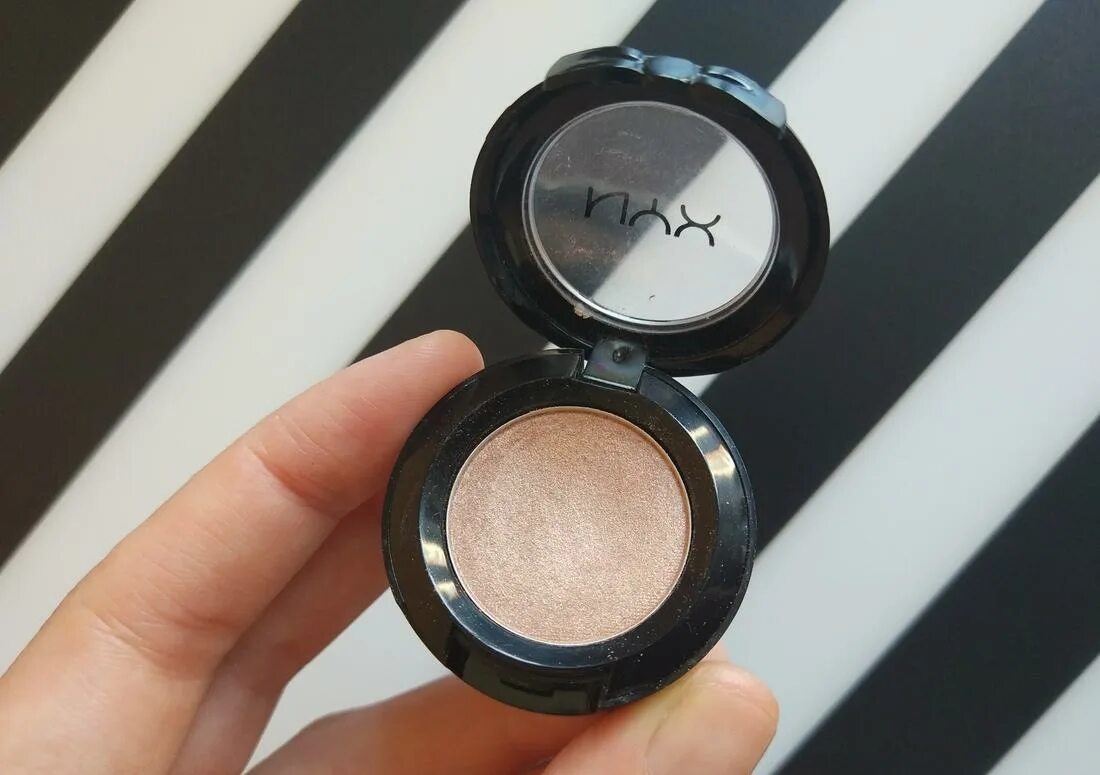 Hot singles. NYX 86 Pixie тени. Pixies 86 тени NYX. NYX professional Makeup hot Singles Eye Shadow 86. NYX тени 86 Pixie hot Singles Eye Shadow professional.