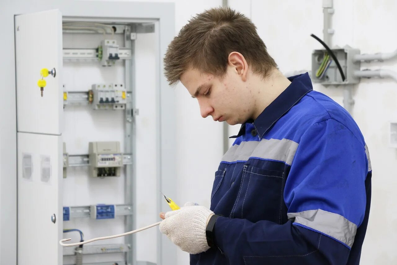 Стенд электромонтаж. Кабинка worldskills электромонтаж. Электромонтаж. Компетенция электромонтаж. Стенд электромонтаж.