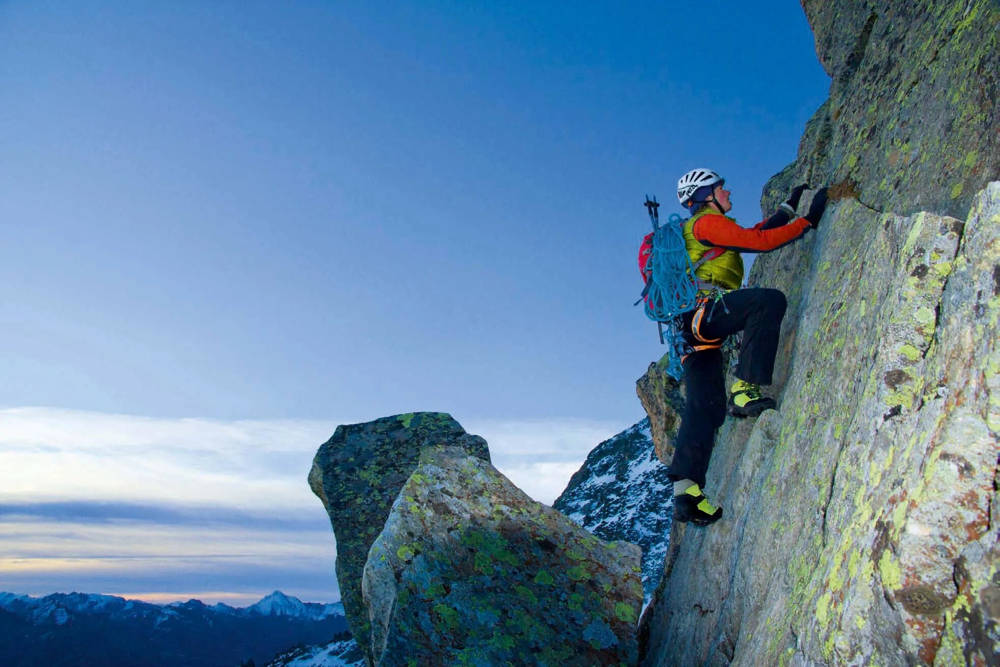 Climb up high. Альпинизм. Подниматься в гору. Альпинист на горе. Альпинисты в горах.