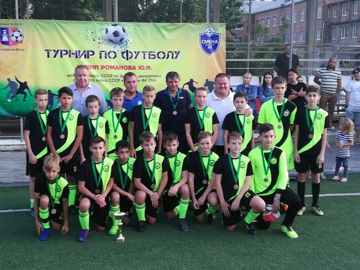 название футбола. любительские футбольные клубы. название для футбольного клуба. название футбола. значки футбольных команд.