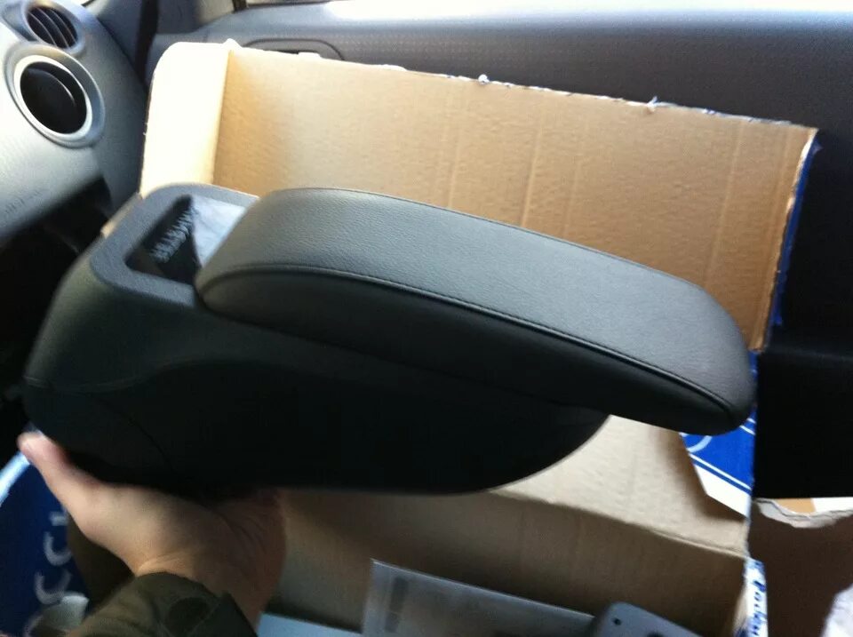 Подлокотник на мицубиси л 200. Подлокотник mitsubishi pajero 4. Подлокотники митсубиси. Подлокотники митсубиси. Подлокотник для мицубиси паджеро спорт 2.