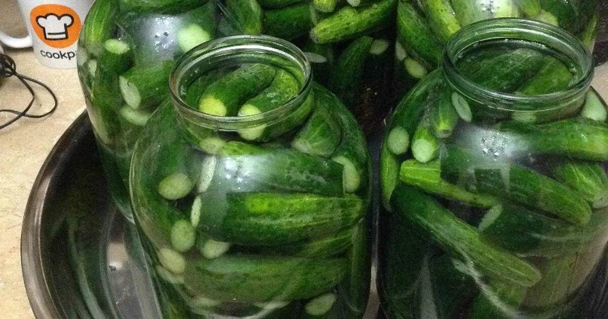 Рецепт засолки огурцов на зиму в бочке. Бочка огурцов. бочонки из огурцов. соленые огурцы в бочках. бочонок с огурцами.