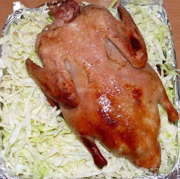 запечь утку с капустой в духовке. утка с квашеной капустой в духовке. запечь утку с капустой в духовке. утка фаршированная картофелем. утка с квашеной капустой и яблоками в духовке.