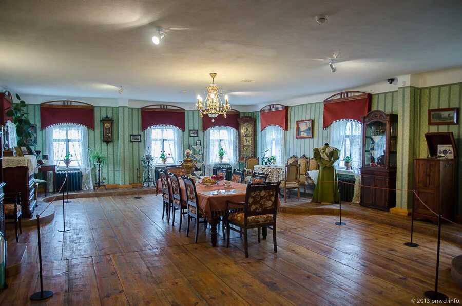 Интерьеры купеческих домов 19 века. Купеческие особняки интерьеры. Купеческий дом изнутри 19 век россия. Музей купеческая усадьба сургут. Дом купца г.