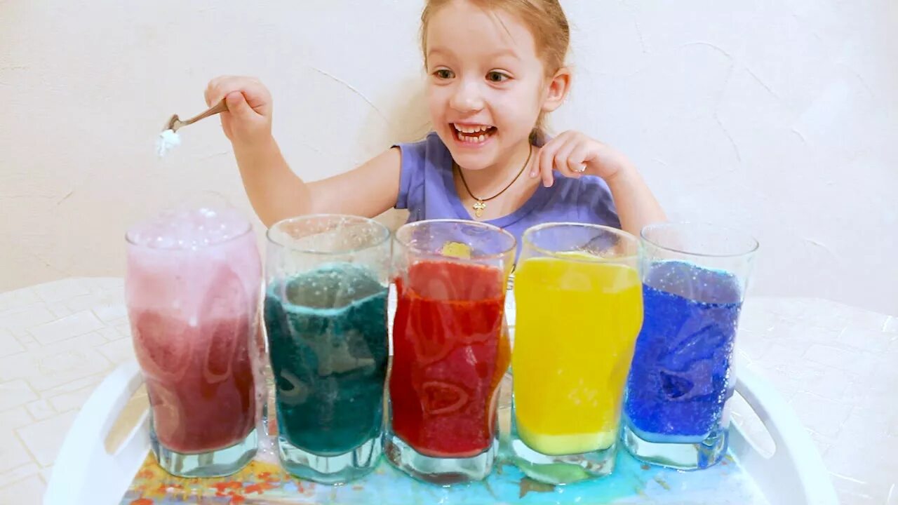 Опыты с красителями для детей. Опыты с водой и красителями. Цветная вода опыт для детей. Опыты "цветная вода".