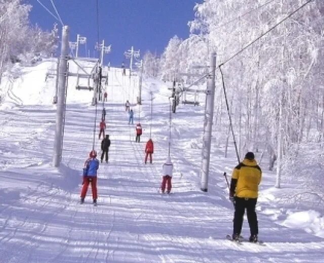 Пермь горнолыжный курорт губаха. Гора крестовая губаха горнолыжный курорт. Губаха пермь сегодня. Губаха пермь автобус маршрут. Пермь горнолыжный курорт губаха.