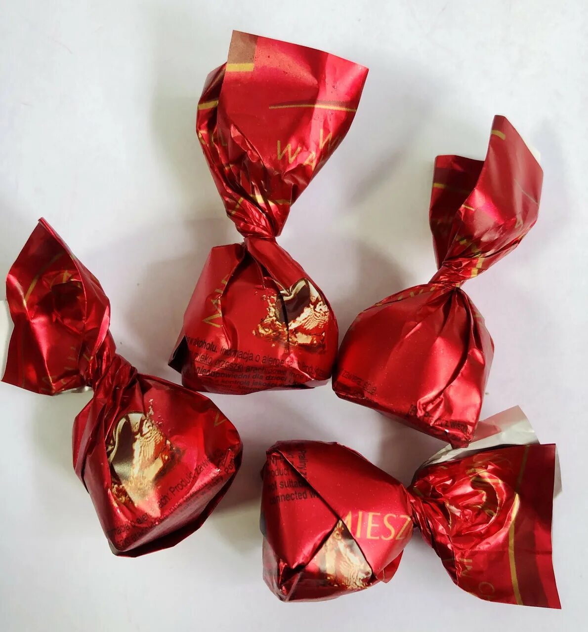 Конфеты вишня в шоколаде миешко. Вишня в ликере mieszko. Вишня в ликере миешко польша. Польские конфеты mieszko вишня. Миешко конфеты черрисимо.